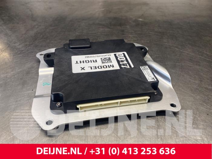 Gebruikte Deur module Tesla Model X EV AWD Prijs € 151,25 Inclusief btw aangeboden door van Deijne Onderdelen Uden B.V.