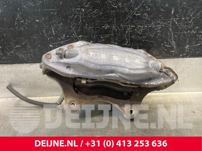Tesla Model X Remklauw (Tang) links-voor O221238