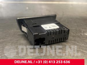 Cupra Born AUX / USB-Anschluss O221244 foto 2