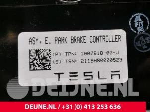 Tesla Model X Handrem Module O221263 foto 3