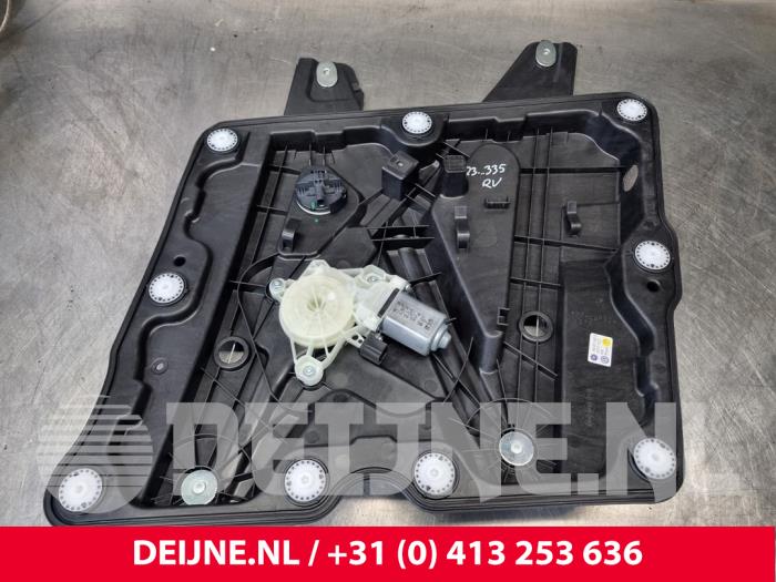 Cupra Born Window mechanism 4-door, front right O221281
