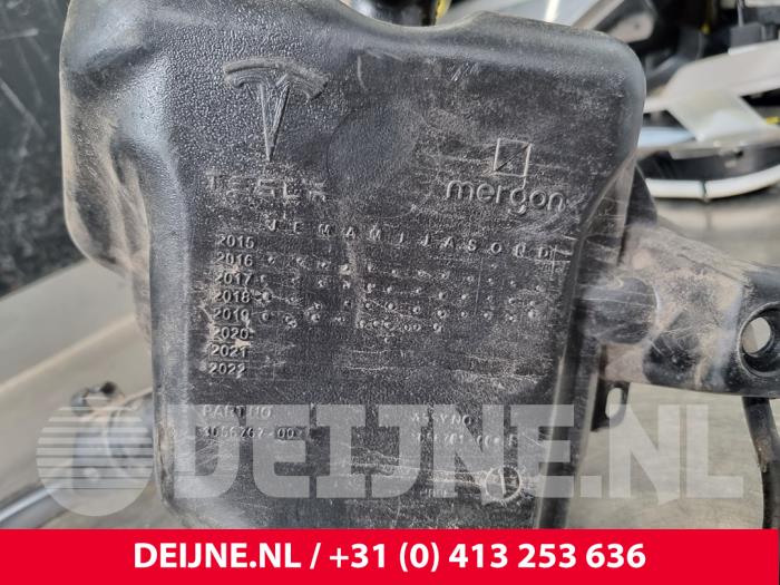 Tesla Model X Ruitensproeiertank voor O221285