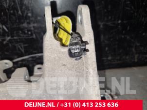 Tesla Model X Fusee rechts-achter O221334 foto 3