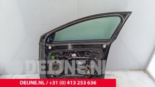 Volvo V40 Front door 4-door, right O221515 photo 3