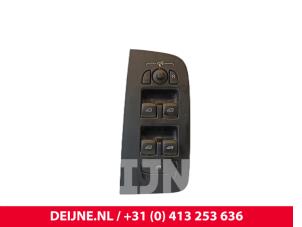 Gebruikte Elektrisch Raam Schakelaar Volvo V60 II (ZW) 2.0 D3 16V Prijs € 50,00 Margeregeling aangeboden door van Deijne Onderdelen Uden B.V.