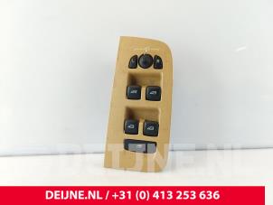 Gebruikte Elektrisch Raam Schakelaar Volvo XC60 II (UZ) 2.0 T8 16V Recharge, Twin Engine AWD Prijs € 50,00 Margeregeling aangeboden door van Deijne Onderdelen Uden B.V.