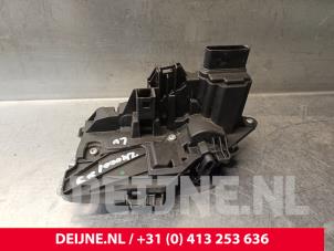 Volvo V60 Door lock mechanism 4-door, front left O221900 photo 2