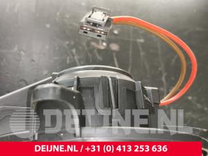 Volvo XC40 Heating and ventilation fan motor O221911 photo 3
