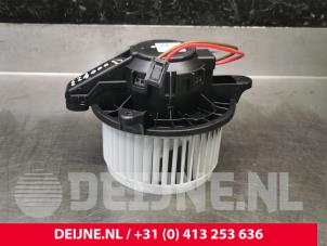 Volvo XC40 Heating and ventilation fan motor O221911 photo 2