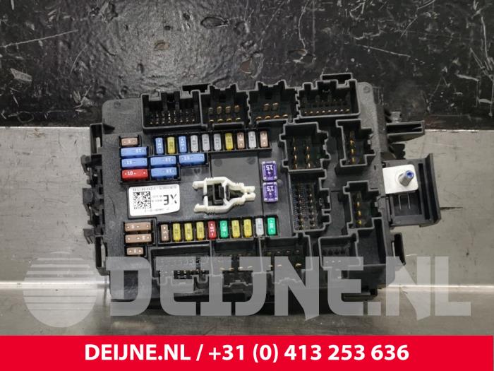 Tesla Model X Sicherungskasten O221920