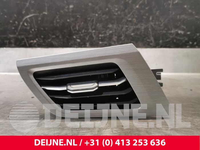 Volkswagen Multivan T7 Dashboard vent O221982