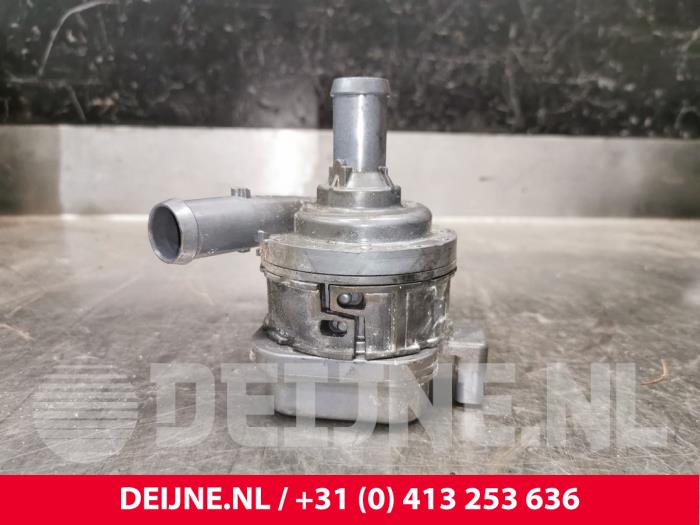Gebruikte Waterpomp Volvo V60 II (ZW) 2.0 B3 16V Mild Hybrid Prijs € 190,00 Margeregeling aangeboden door van Deijne Onderdelen Uden B.V.