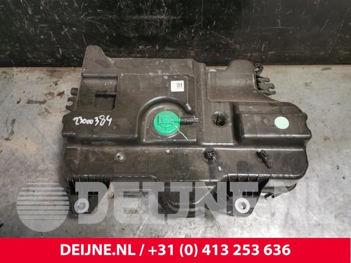 Gebruikte Ureumreservoir Renault Trafic (1FL/2FL/3FL/4FL) 2.0 dCi 16V 130 Prijs € 302,50 Inclusief btw aangeboden door van Deijne Onderdelen Uden B.V.
