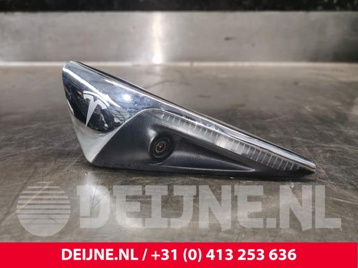Tesla Model X Kamera Vorderseite O222136