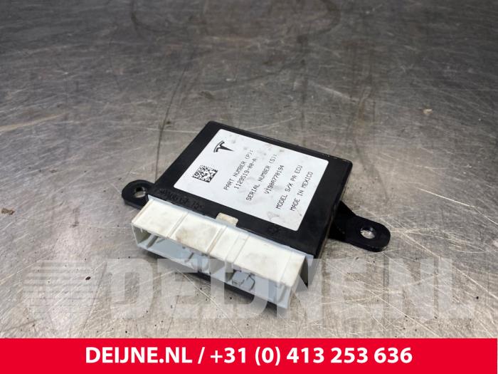 Tesla Model X Parkeerhulp computer O222144