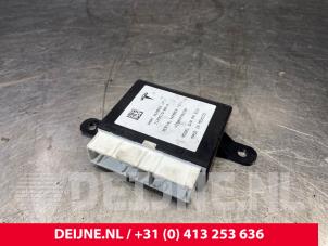 Gebruikte Parkeerhulp computer Tesla Model X EV AWD Prijs € 145,20 Inclusief btw aangeboden door van Deijne Onderdelen Uden B.V.