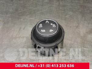 Gebruikte ESP Schakelaar Citroen Jumpy 2.0 Blue HDI 180 Prijs € 30,25 Inclusief btw aangeboden door van Deijne Onderdelen Uden B.V.