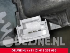 Citroen Jumpy Ruitenwissermotor achter O222284 foto 3
