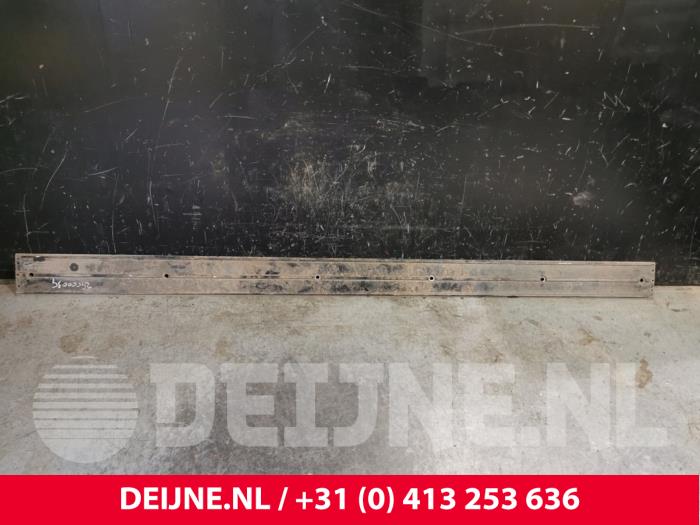 Tesla Model 3 Schutzblech Boden O222385