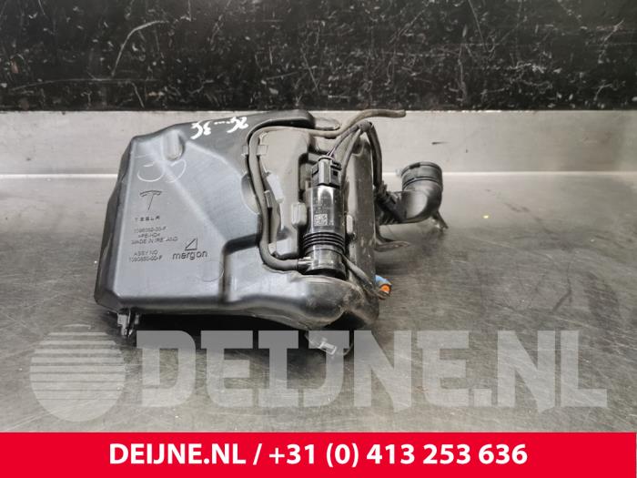 Tesla Model 3 Scheibensprühertank vorne O222391