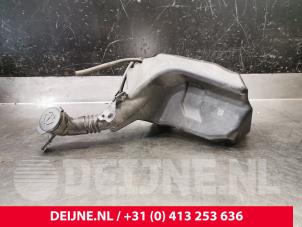 Tesla Model 3 Ruitensproeiertank voor O222391 foto 2