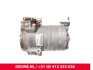 Gebruikte Pomp Airco Volvo XC60 II (UZ) 2.0 T8 16V Hybrid AWD Prijs € 775,00 Margeregeling aangeboden door van Deijne Onderdelen Uden B.V.