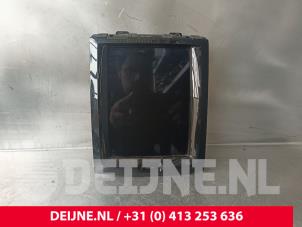 Gebruikte Display Multi Media regelunit Volvo XC60 II (UZ) 2.0 T8 16V Hybrid AWD Prijs € 400,00 Margeregeling aangeboden door van Deijne Onderdelen Uden B.V.