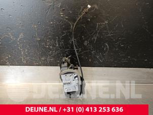 Volvo XC60 Front door lock mechanism 4-door, right O222496 photo 2