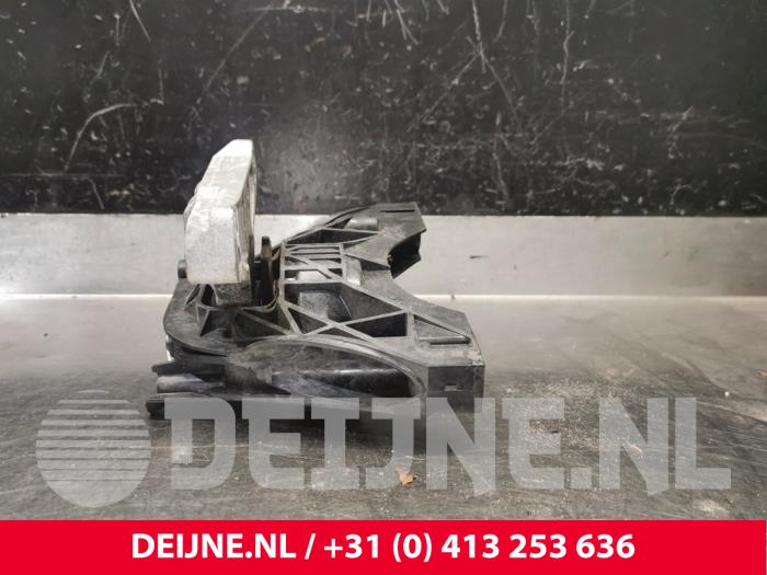 Gebruikte Motorsteun Opel Combo Cargo 1.6 CDTI 75 Prijs € 42,35 Inclusief btw aangeboden door van Deijne Onderdelen Uden B.V.