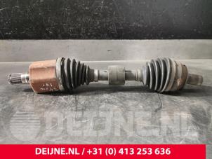 Gebruikte Aandrijfas links-voor Volvo V60 I (FW/GW) 2.4 D6 20V AWD Twin Engine Plug-in Hybrid Prijs € 75,00 Margeregeling aangeboden door van Deijne Onderdelen Uden B.V.