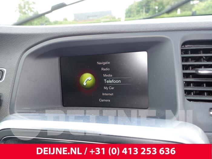 Gebruikte Display Interieur Volvo V60 I (FW/GW) 2.4 D6 20V AWD Twin Engine Plug-in Hybrid Prijs € 90,00 Margeregeling aangeboden door van Deijne Onderdelen Uden B.V.
