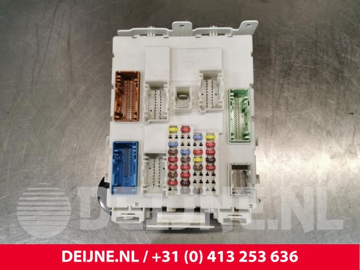 Central electronic module van een Volvo V40 (MV) 1.6 D2 2013