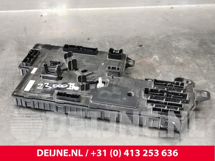 Tesla Model 3 Spanningsregelaar O223841