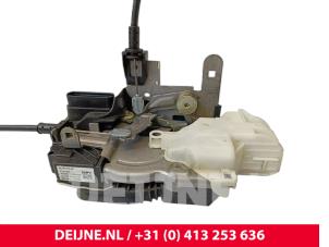 Volvo V40 Türschlossmechanik 4-türig rechts vorne O224214 foto 3