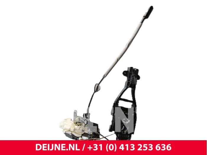 Volvo V40 Türschlossmechanik 4-türig links vorne O224315