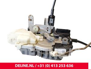 Volvo V40 Door lock mechanism 4-door, front left O224315 photo 2