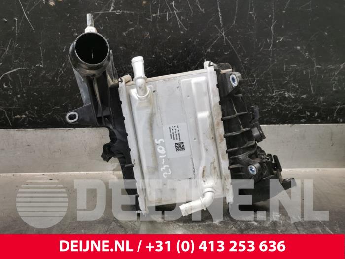 Gebruikte Intercooler Volvo V60 II (ZW) 2.0 B4 16V Mild Hybrid Prijs € 175,00 Margeregeling aangeboden door van Deijne Onderdelen Uden B.V.