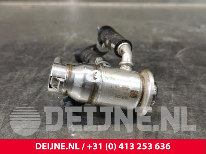 Gebruikte Adblue injector Volvo V60 II (ZW) 2.0 B4 16V Mild Hybrid Prijs € 50,00 Margeregeling aangeboden door van Deijne Onderdelen Uden B.V.