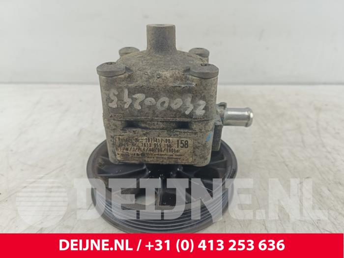 Gebruikte Servopomp Volvo V70 (SW) 2.4 D5 20V Prijs € 70,00 Margeregeling aangeboden door van Deijne Onderdelen Uden B.V.