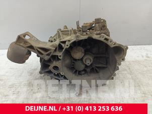 Gebruikte Versnellingsbak Volvo V70 (SW) 2.4 D5 20V Prijs € 345,00 Margeregeling aangeboden door van Deijne Onderdelen Uden B.V.