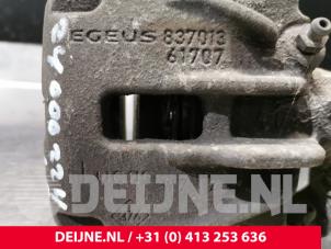 Opel Vivaro Remklauw (Tang) links-achter O224705 foto 2