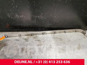 MAN TGE Schiebetür Schiene rechts O224782 foto 3