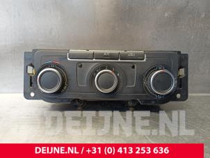 Gebruikte Chaufage Bedieningspaneel Volkswagen Transporter T5 2.0 TDI DRF Prijs € 157,30 Inclusief btw aangeboden door van Deijne Onderdelen Uden B.V.