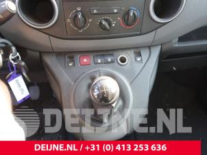 Gebruikte Versnellingspook Citroen Berlingo 1.6 Hdi 16V 90 Prijs € 72,60 Inclusief btw aangeboden door van Deijne Onderdelen Uden B.V.