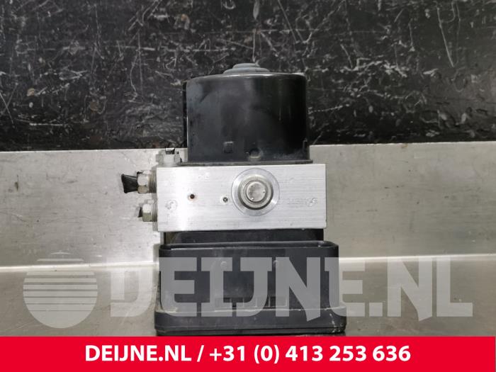 Gebruikte ABS Pomp Volvo S40 (MS) 1.8 16V Prijs € 30,00 Margeregeling aangeboden door van Deijne Onderdelen Uden B.V.