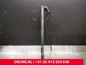 Gebruikte Gasdemper rechts-achter Volvo XC90 II 2.0 T8 16V Twin Engine AWD Prijs € 225,00 Margeregeling aangeboden door van Deijne Onderdelen Uden B.V.