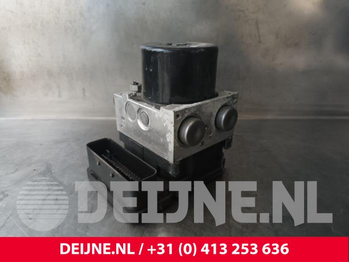 Gebruikte ABS Pomp Volvo V70 (BW) 2.0 16V Prijs € 75,00 Margeregeling aangeboden door van Deijne Onderdelen Uden B.V.