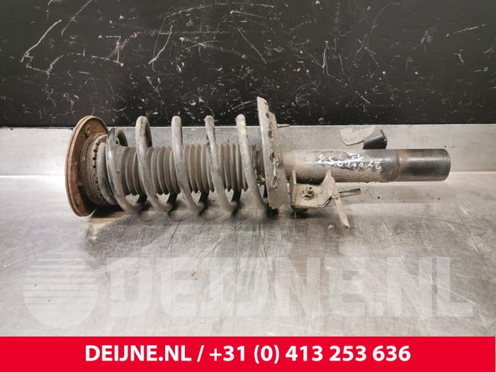 Volvo V70 Stoßdämpferstrebe rechts vorne O225196