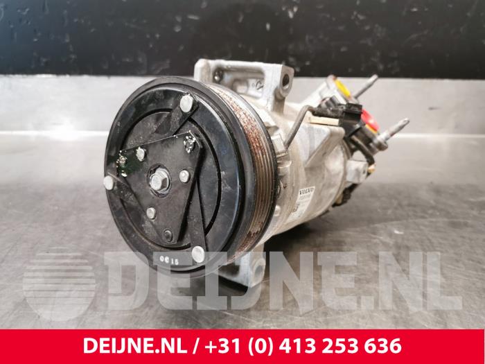 Gebruikte Aircopomp Volvo XC40 (XZ) 1.5 T2 12V Prijs € 200,00 Margeregeling aangeboden door van Deijne Onderdelen Uden B.V.