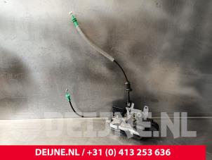 Gebruikte Deurslot Mechaniek 4Deurs rechts-voor Volvo V60 II (ZW) 2.0 T8 16V Plug-in Hybrid AWD Prijs € 100,00 Margeregeling aangeboden door van Deijne Onderdelen Uden B.V.